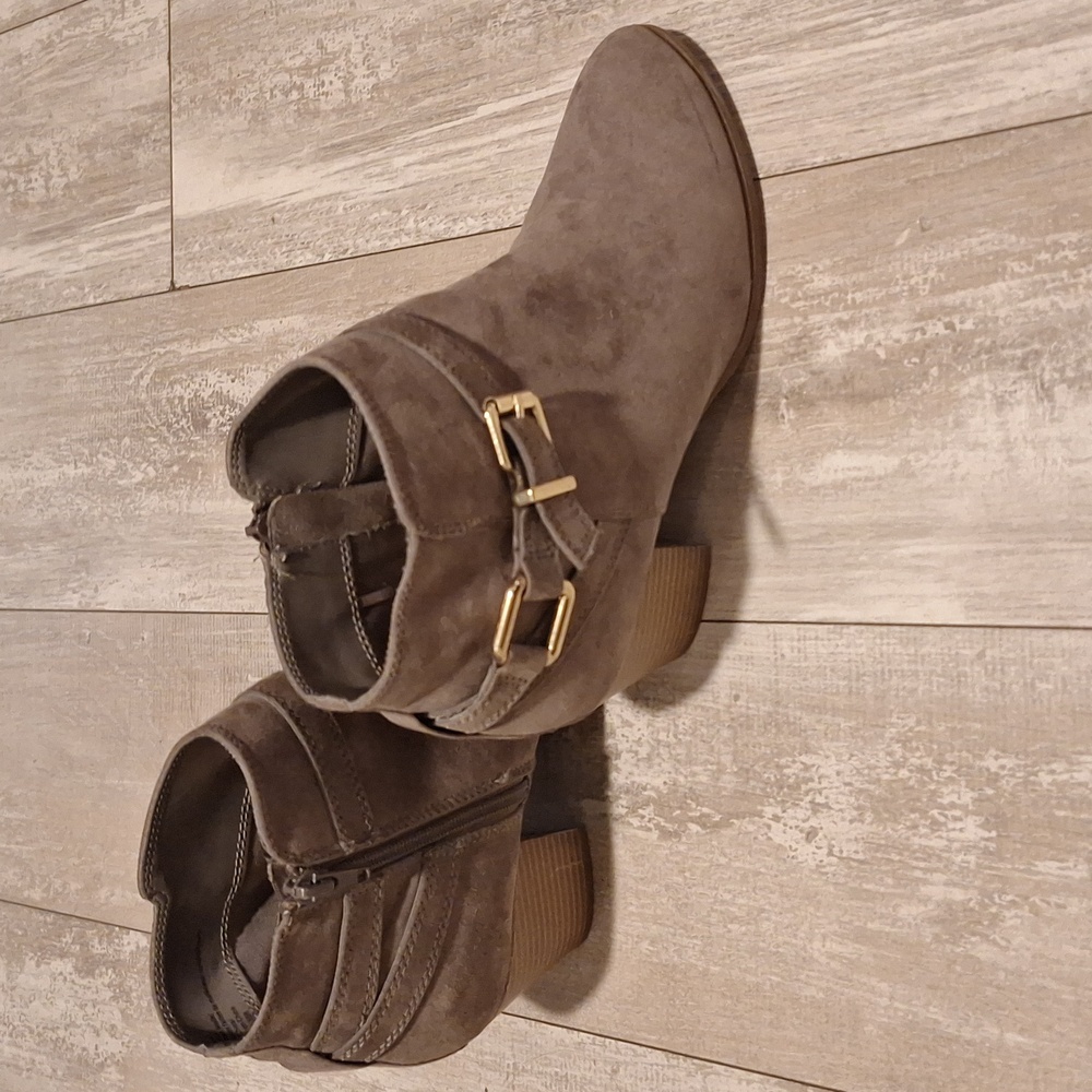 Express size 8 booties - Picture 2 of 4